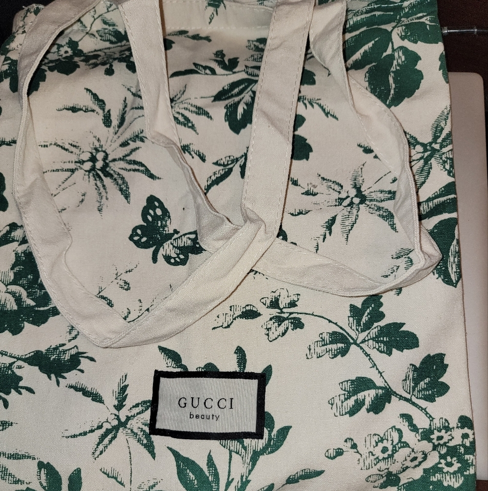 Gucci Beauty Bundle 💄✨ — Canvas Tote 👜, Scrunchies 🎀, and Mirror Compact 🪞💕 - Picture 4 of 4